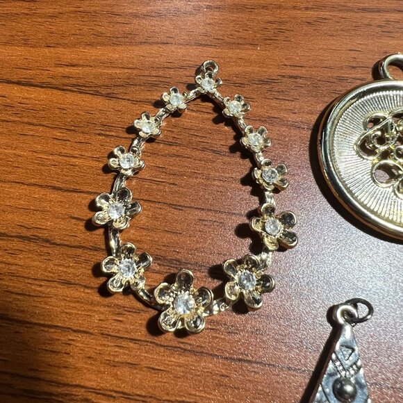 Lot Of 11 Assorted Pendants For Jewelry Making & Crafts - Picture 6 of 12